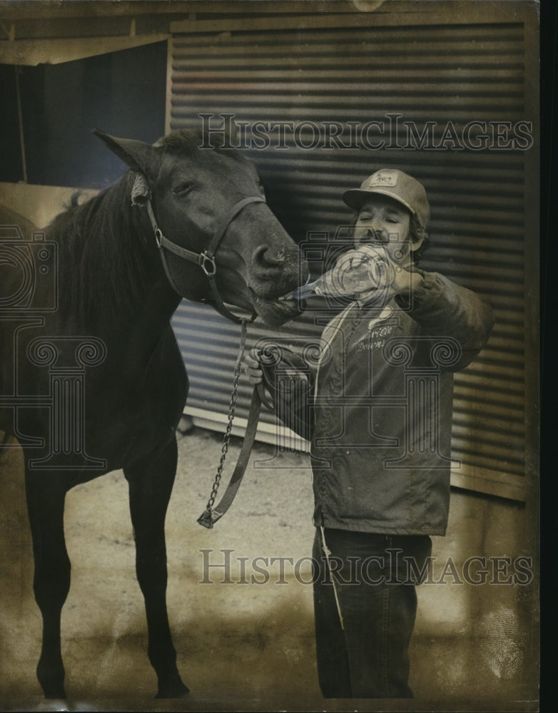 1977 Press Photo of Sabadoto McShu and Don McKirgan- Historic Images