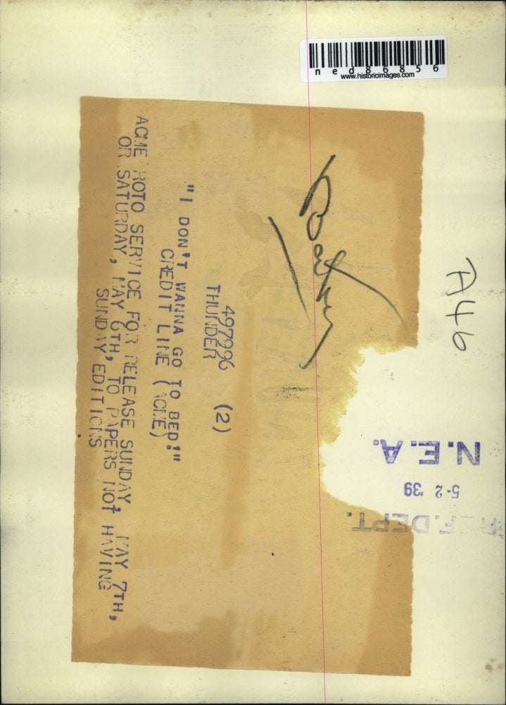 1939 Press Photo Cute Baby not ready for sleep