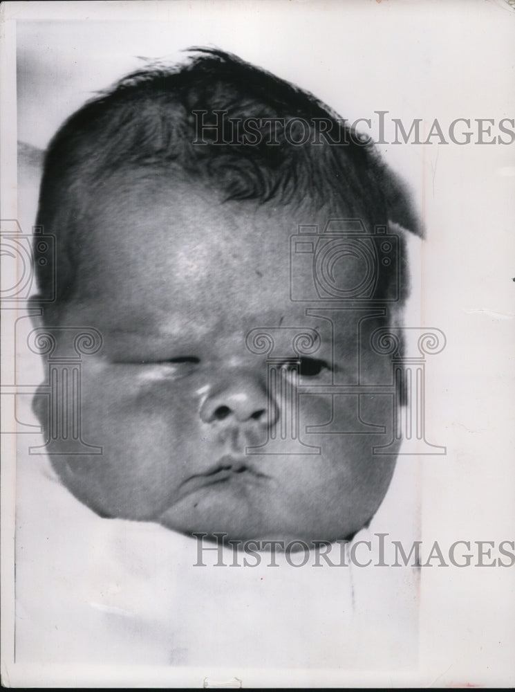 1955 Press Photo Kenneth Hayes weighs 13-pounds and 11-ounces