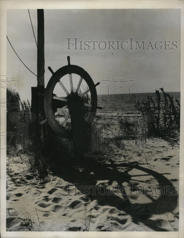 1935 Press Photo The wheel of a lost fishing boat
