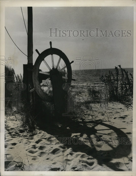 1935 Press Photo The wheel of a lost fishing boat
