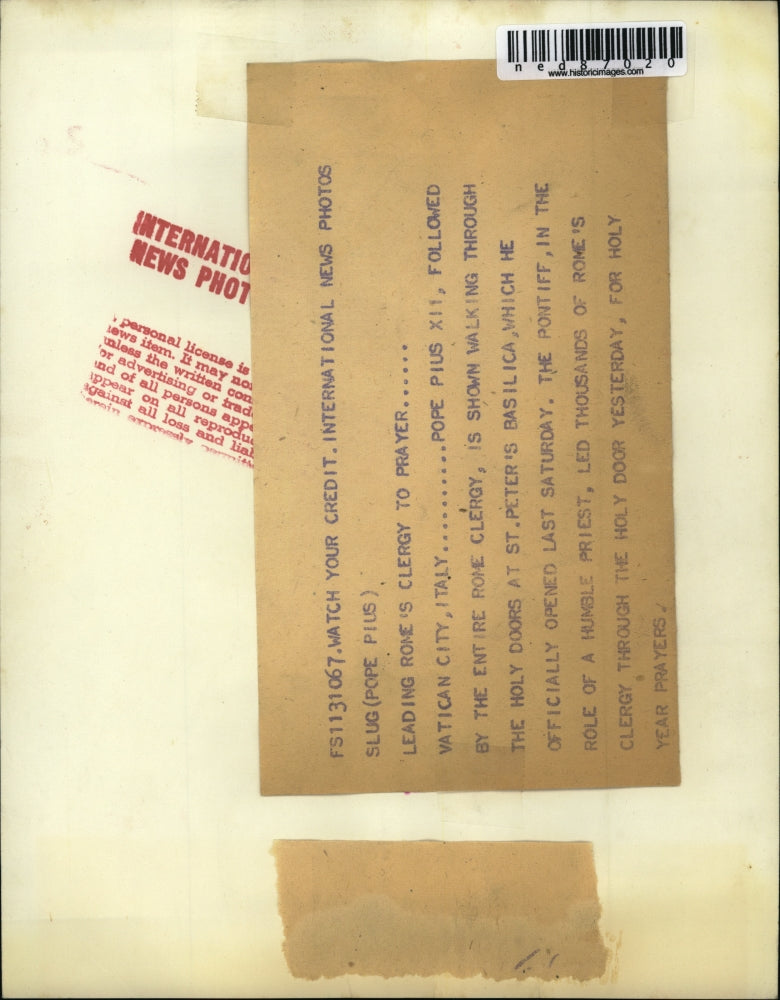 1967 Press Photo Pope Pius XII walking through St.Peter's Basilica