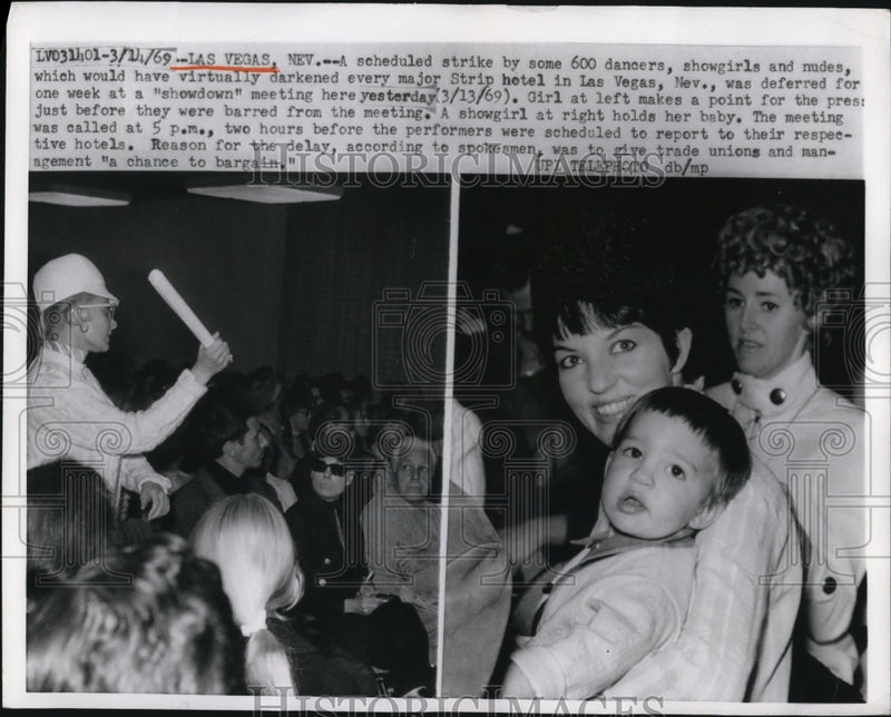 Load image into Gallery viewer, 1969 Press Photo A scheduled strike by some 600 performers in Las Vegas
