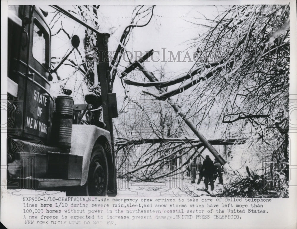 1958 Press Photo Emergency crew arrives to take care of felled telephone lines