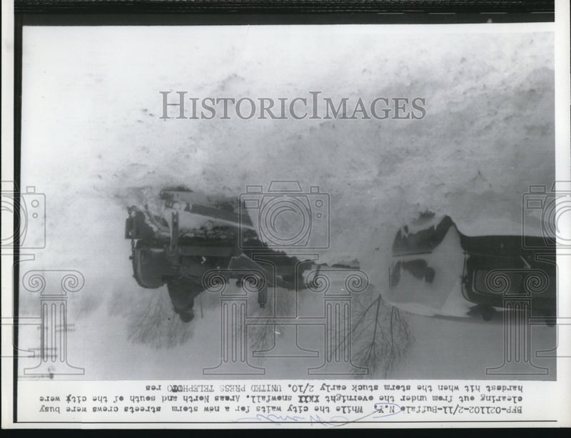 Load image into Gallery viewer, 1958 Press Photo Street crews clearing the snowfall after the storm
