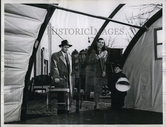 1946 Press Photo Family Moves in Furniture before Portable Glass House is Done