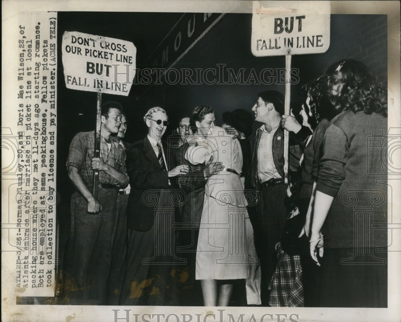 Load image into Gallery viewer, 1948 Press Photo Norman Plumley and Doris Mae Wilson's wedding at picket line
