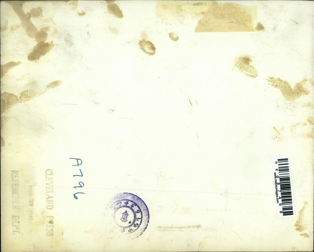 1948 Press Photo Norman Plumley and Doris Mae Wilson's wedding at picket line