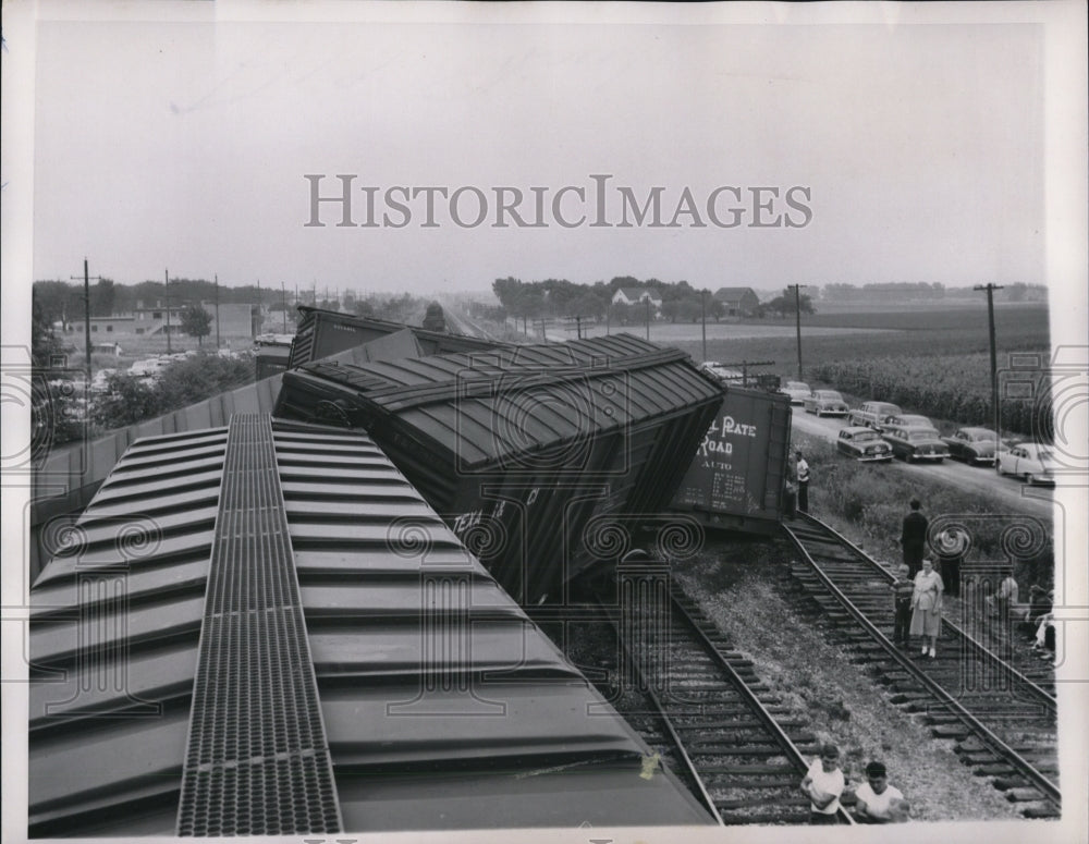 1953 Press Photo 12 cars of Chicago and North Western railway were deraile.