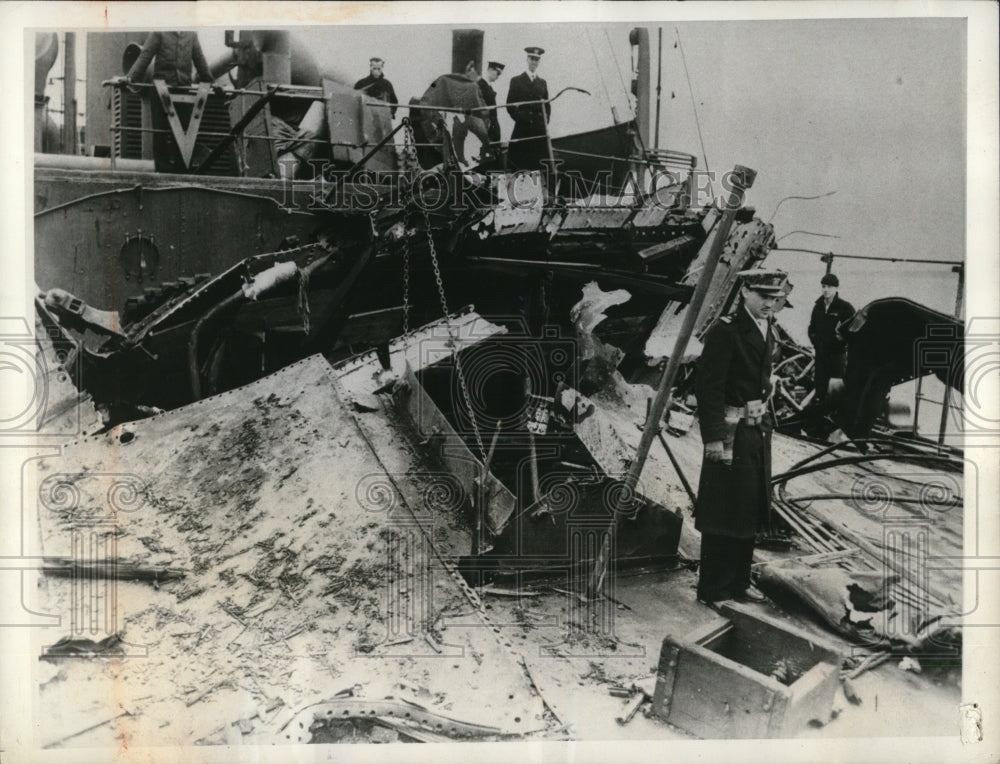 1942 Press Photo A Merchant Tanker salvaged after a torpedo attack
