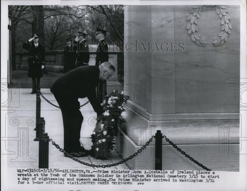 Load image into Gallery viewer, 1956 Press Photo Prime Minister John Costello lays a wreath at a soldier's tomb
