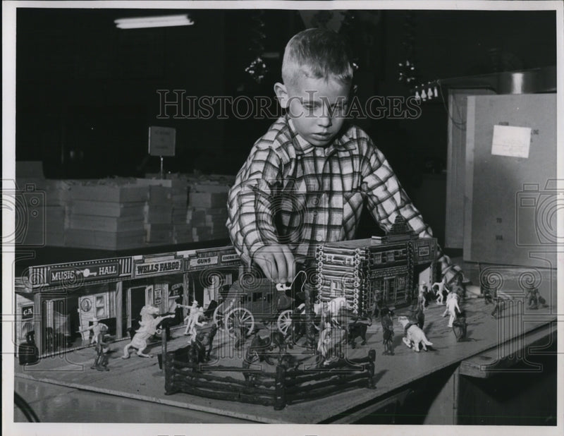 Load image into Gallery viewer, 1959 Press Photo Bobby Whitcaub
