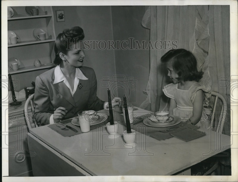 Load image into Gallery viewer, 1943 Press Photo Costume,Mats and Tables made from an Old Shirt Material
