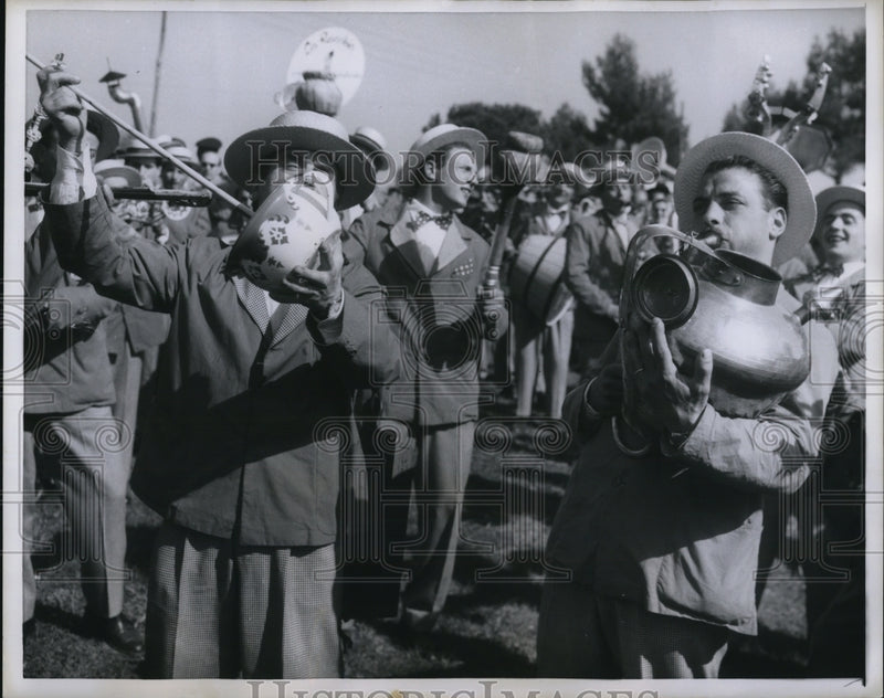 Load image into Gallery viewer, 1958 Press Photo of a pots and pandemonium band.
