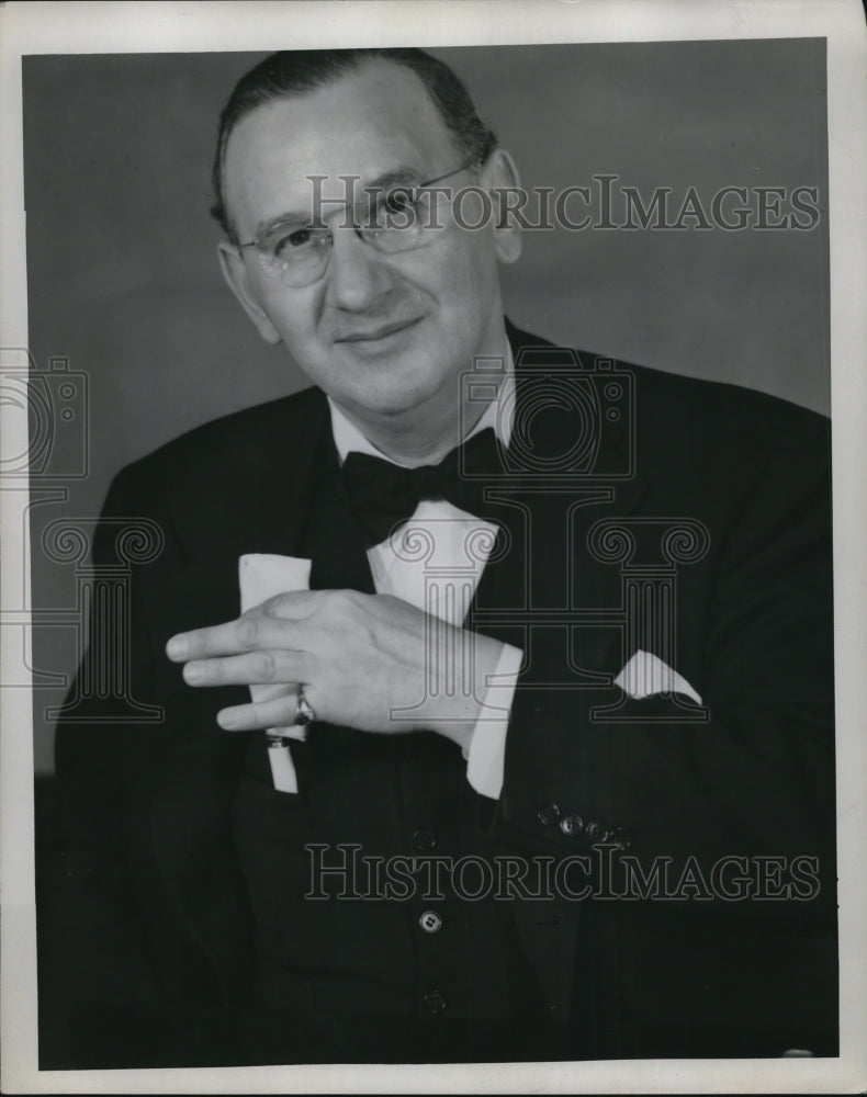 1945 Press Photo of Edward Towlen who invented the knife fork for amputees