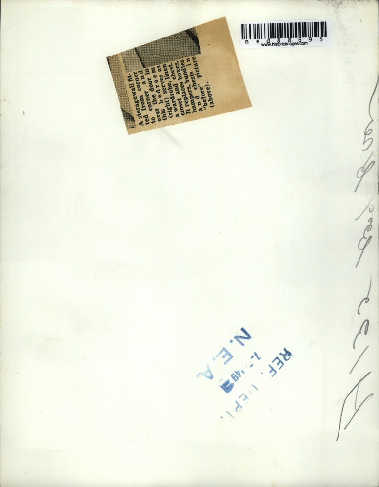 1949 Press Photo A storage wall fitted corner and over the door in thhis bedroom