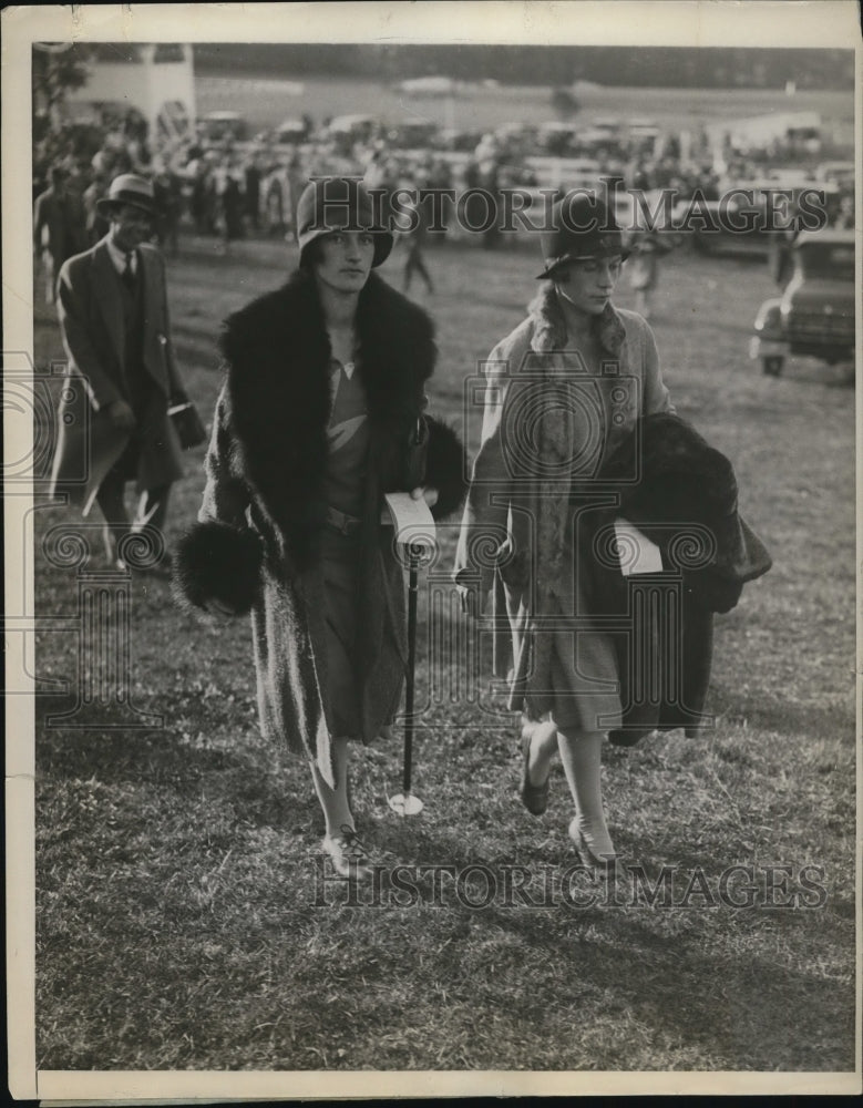 1930 Press Photo Mrs.Louis Star and Mean Regan attends the Fox Hound Race at N.J- Historic Images