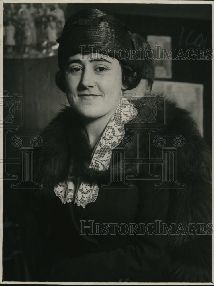 1924 Press Photo Mrs. Evelyn Thomas was asked to christen a destroyer
