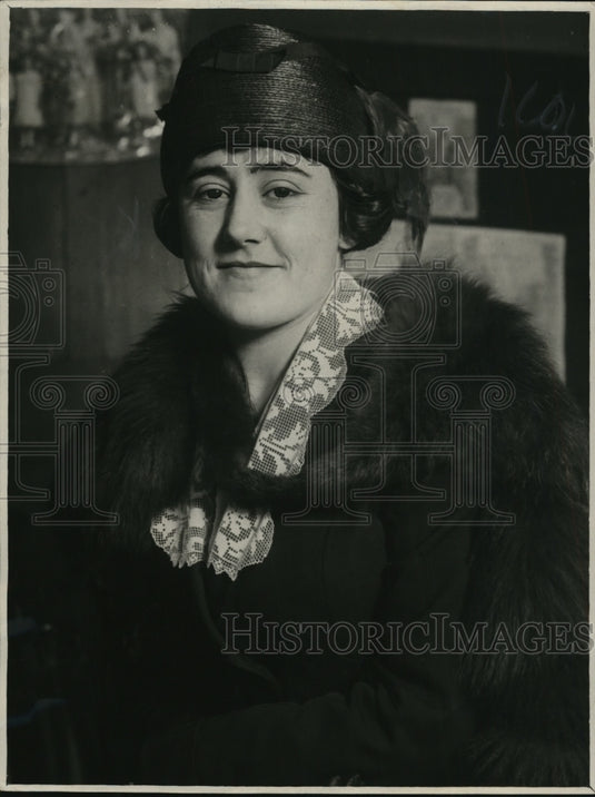 1924 Press Photo Mrs. Evelyn Thomas was asked to christen a destroyer