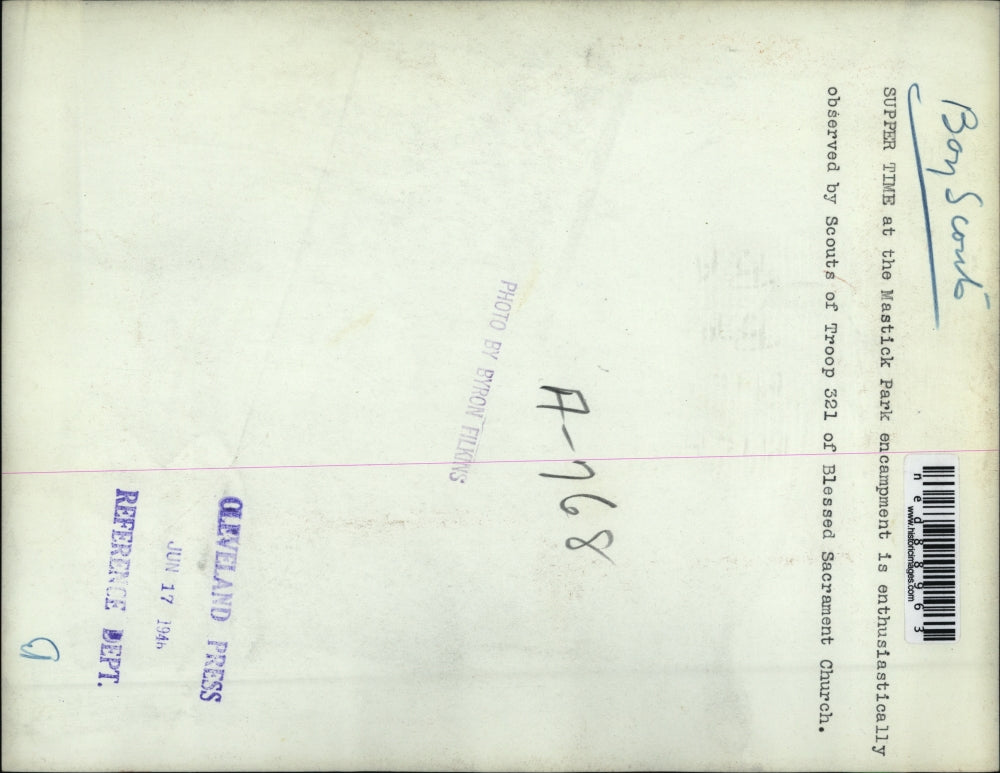 1946 Press Photo Scouts of Troop 321 of Blessed Sacrament Church at supper time