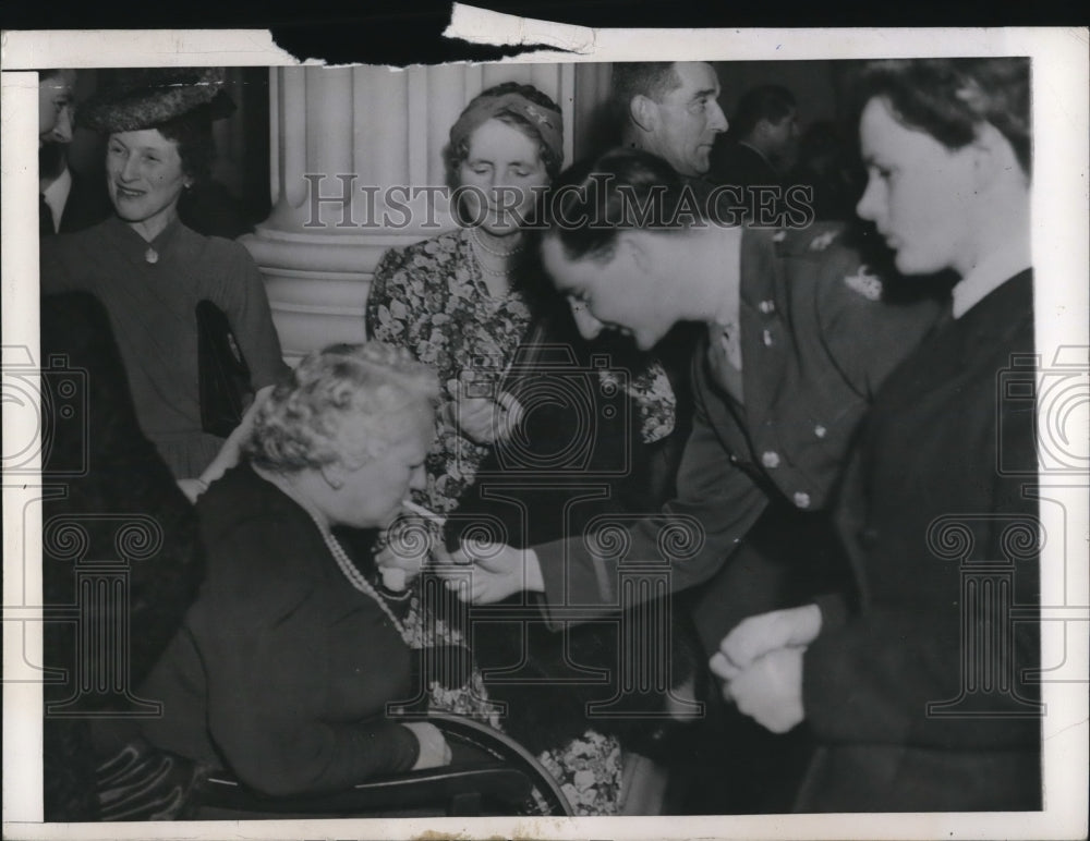 1944 Press Photo Frank Newson-Smith,Lady Mayoress and Capt. Philip Del Vecchio