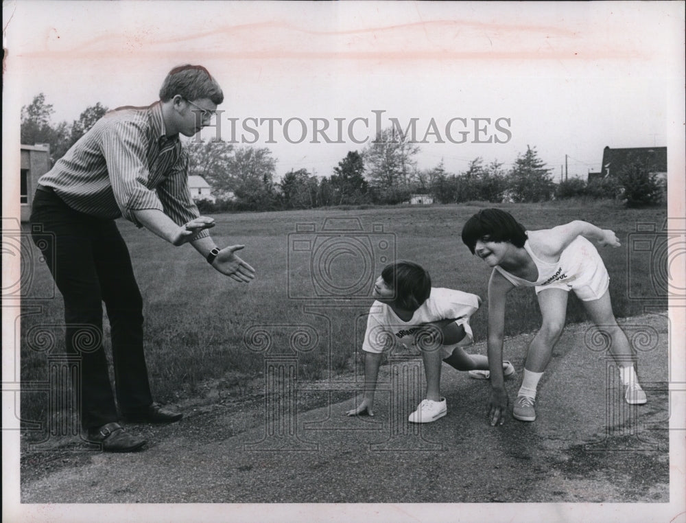 Press Photo Cathy Leslie,Mary Ellen Headings and Dave Bowman, Broadmoon School- Historic Images