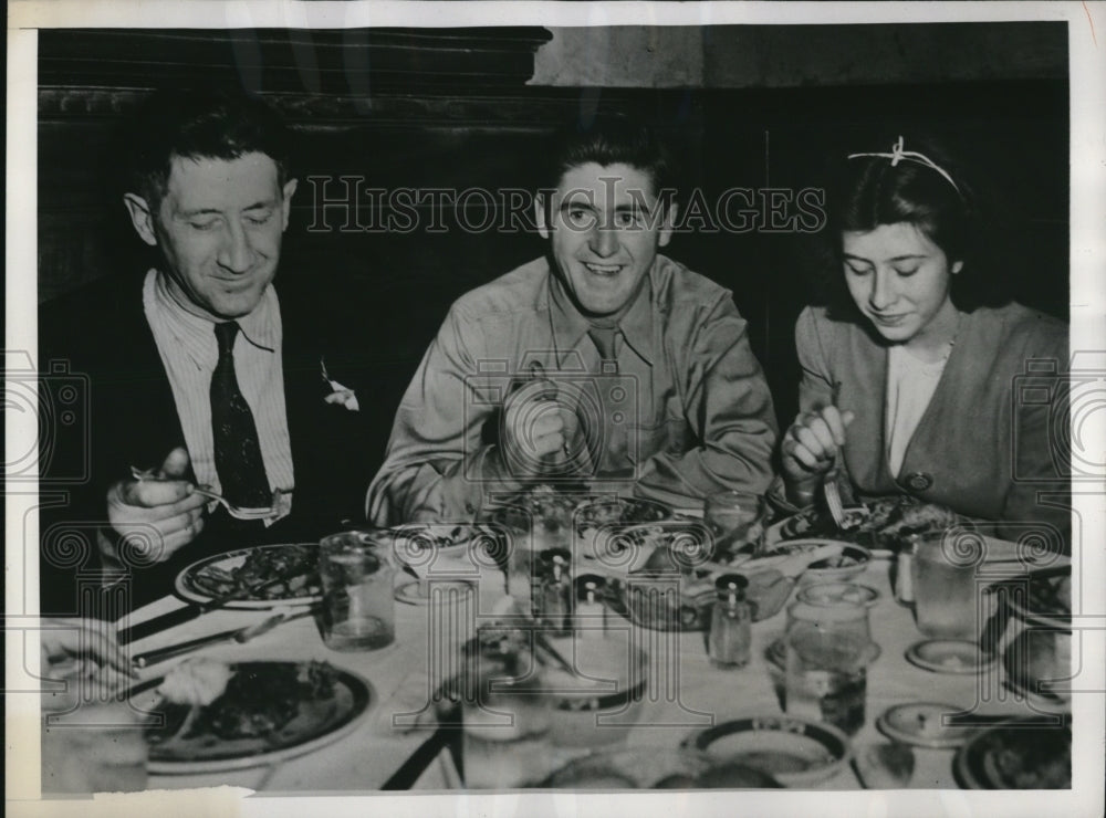 1945 Press Photo Joseph McGee, reinstated to Army after being in prison