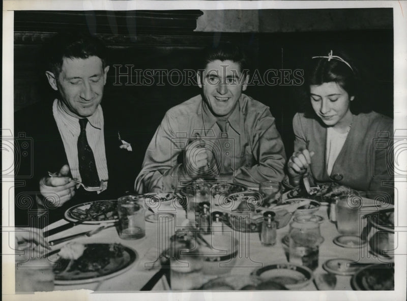 Load image into Gallery viewer, 1945 Press Photo Joseph McGee, reinstated to Army after being in prison
