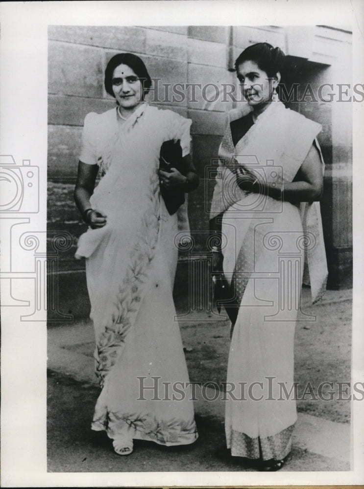 1946 Press Photo Mrs. M. Saigal and Mrs. BD Putt At Viceroy's House in New Delhi
