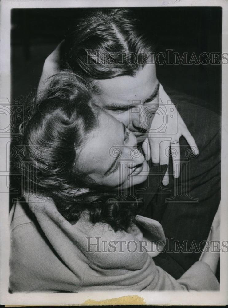 1943 Press Photo Rosalie Walsh acquitted of fatally wounding a rival.
