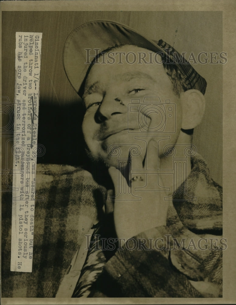 1947 Press Photo Lawrence Steele,terrorized passengers on a Greyhound bus