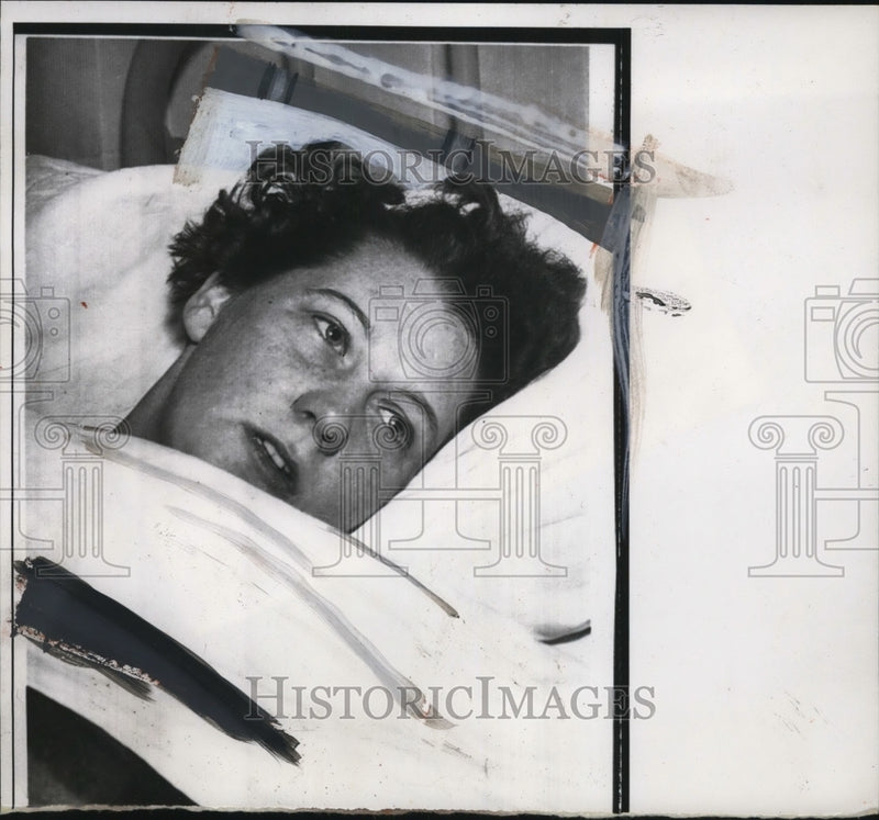 Load image into Gallery viewer, 1957 Press Photo Margaret Wilkinson escaped from fire,5 children died
