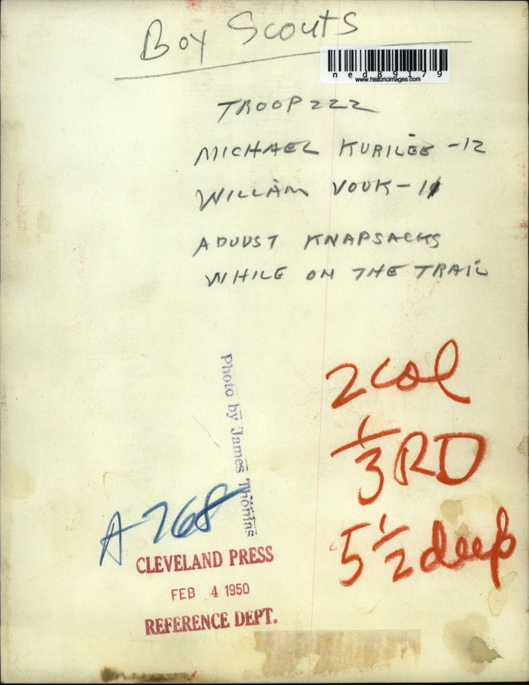 1950 Press Photo Michael and William adjust knapsacks while on trail