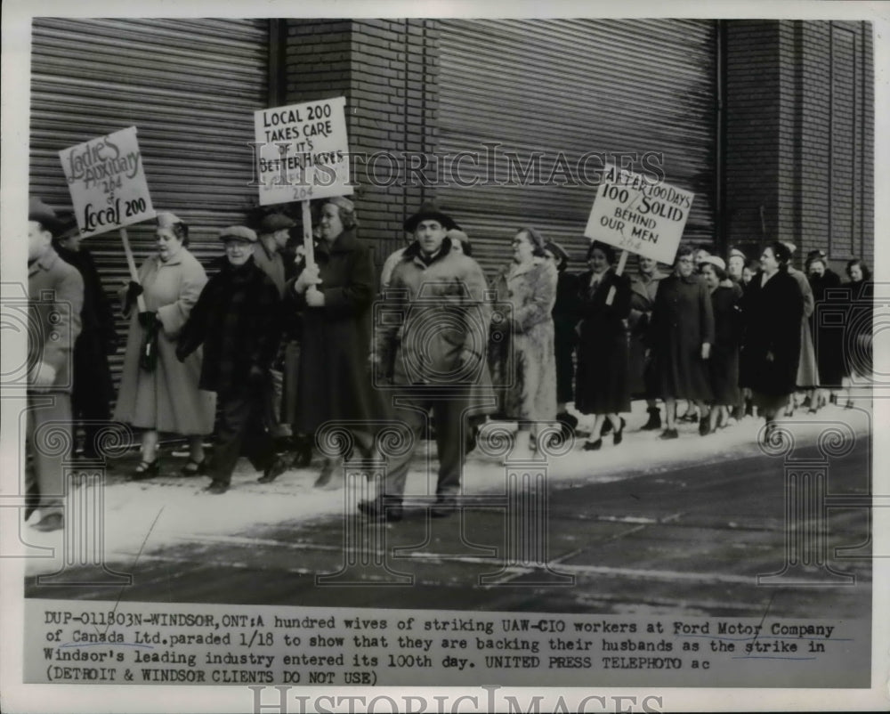 1955 Press Photo Wives of striking UAW-CIO workers at Ford Motor Company