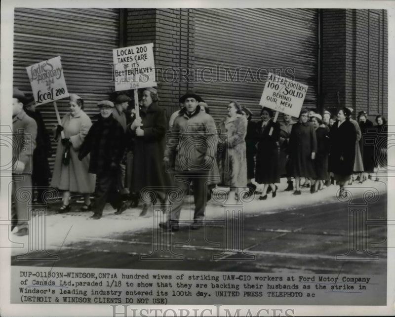 Load image into Gallery viewer, 1955 Press Photo Wives of striking UAW-CIO workers at Ford Motor Company
