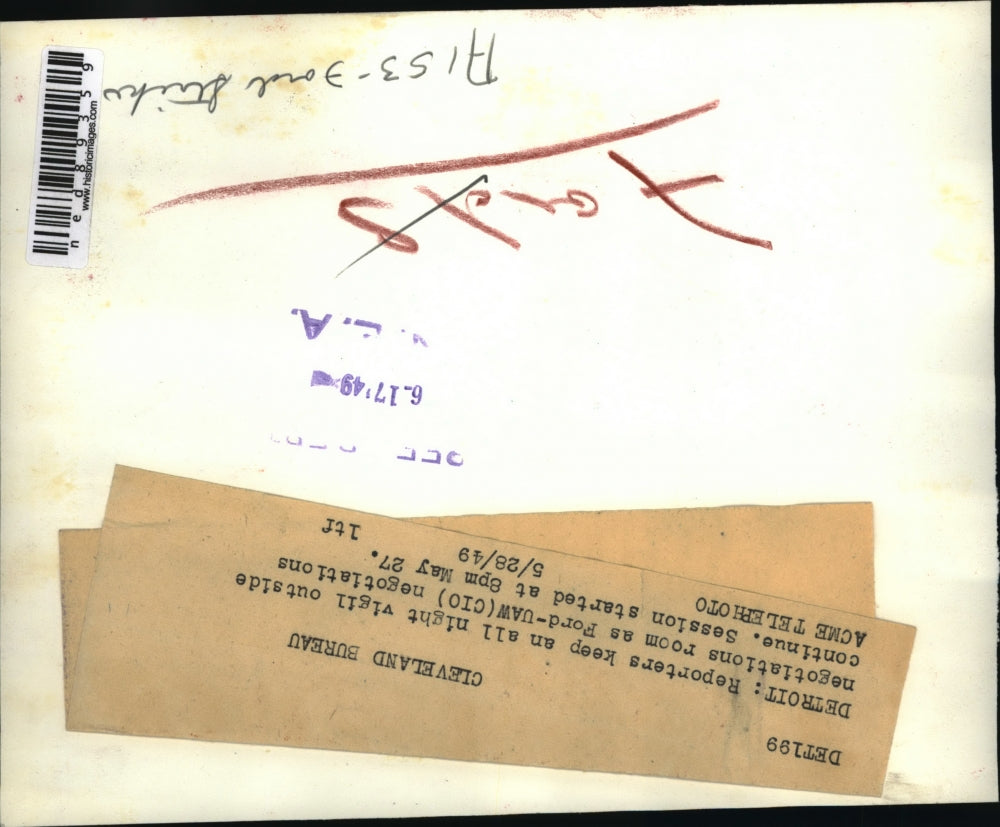 1949 Press Photo Reporters on vigil for the Ford-UAW(CIO) negotiations