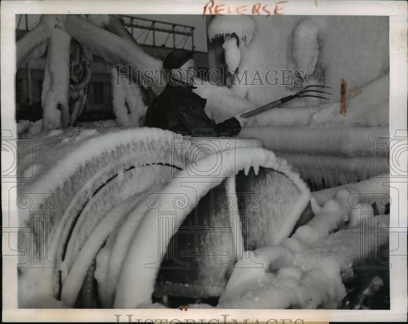 Load image into Gallery viewer, 1945 Press Photo Crew Member, removes winters handiwork from the vessel
