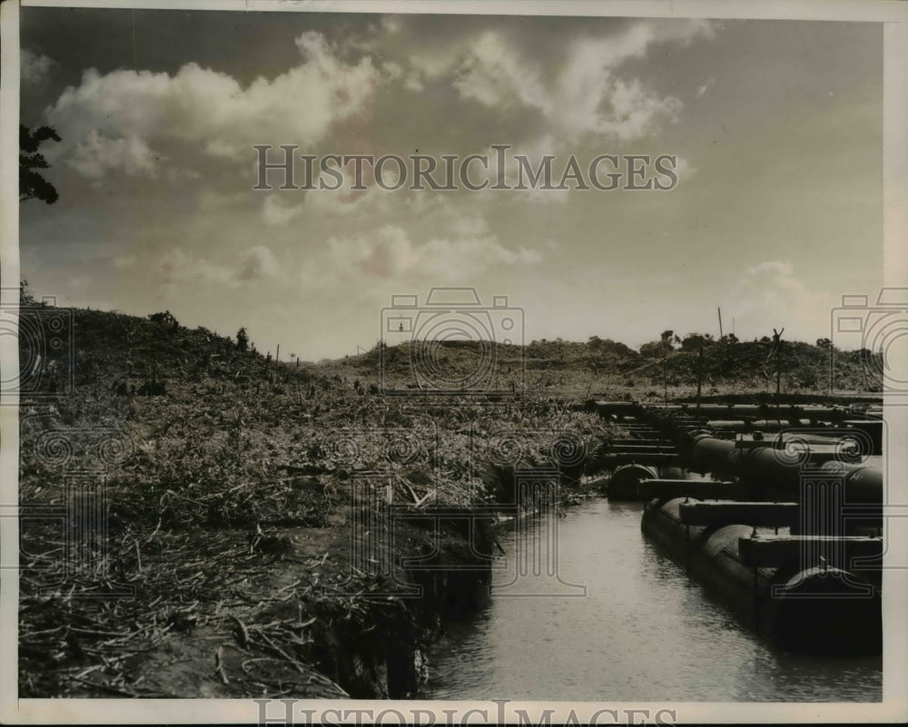 1941 Press Photo Third set of Panama Canal locks starts