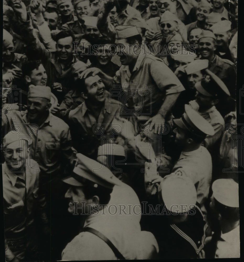 1945 Press Photo Joe E. Brown in Australia