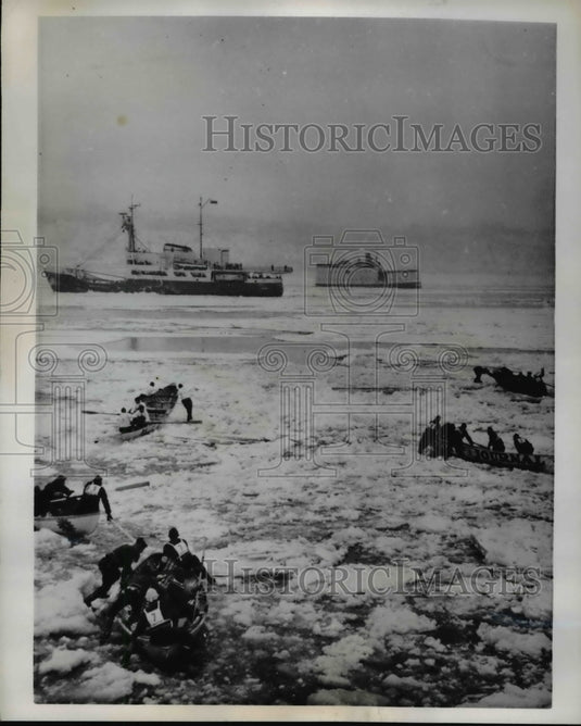 1963 Press Photo Annual Canoe Race at St. Lawrence River- Historic Images