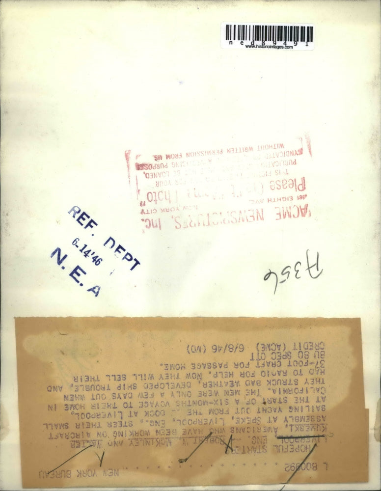 1946 Press Photo of Robert W. McKinley and Walter Kumeski on their small yacht.