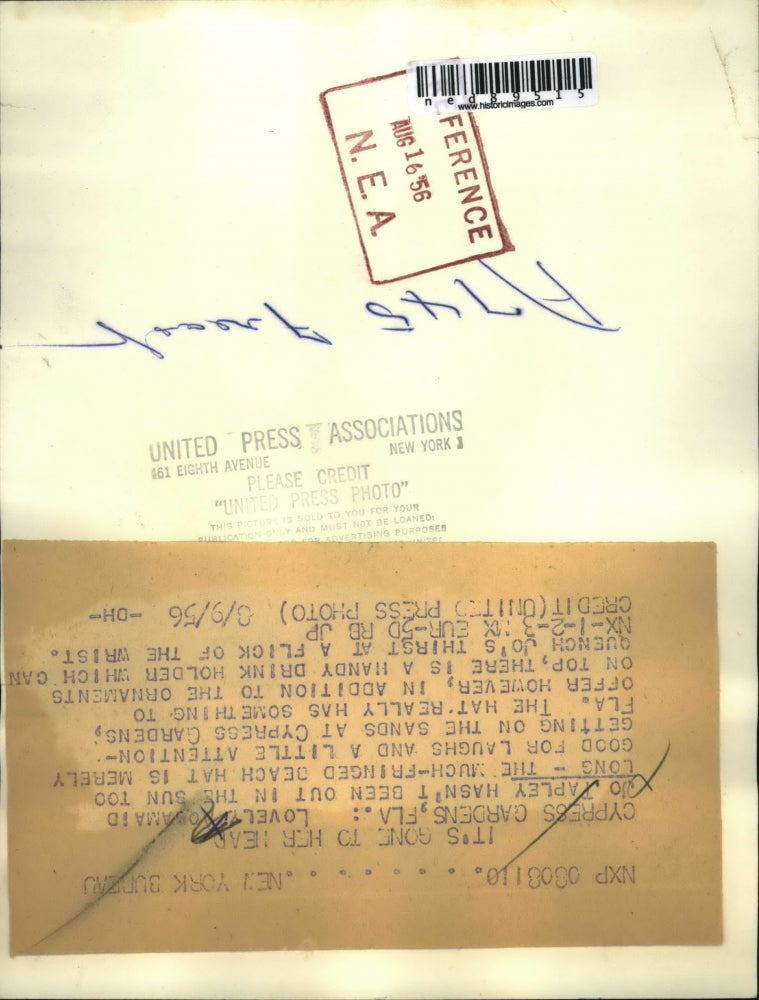 1956 Press Photo of Jo Tapley wearing a fringed beach hat.