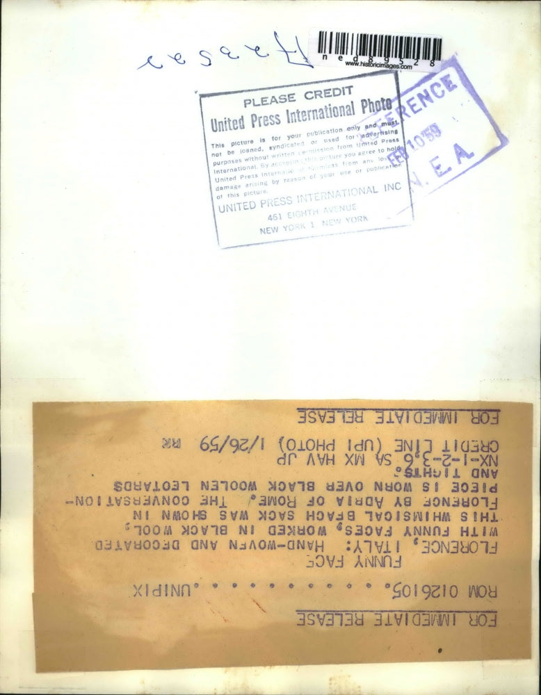 1959 Press Photo of the latest fashion in Florence Italy.