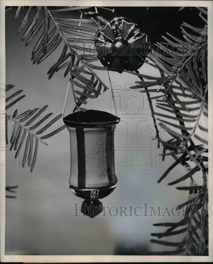 1952 Press Photo of a Christmas decoration.