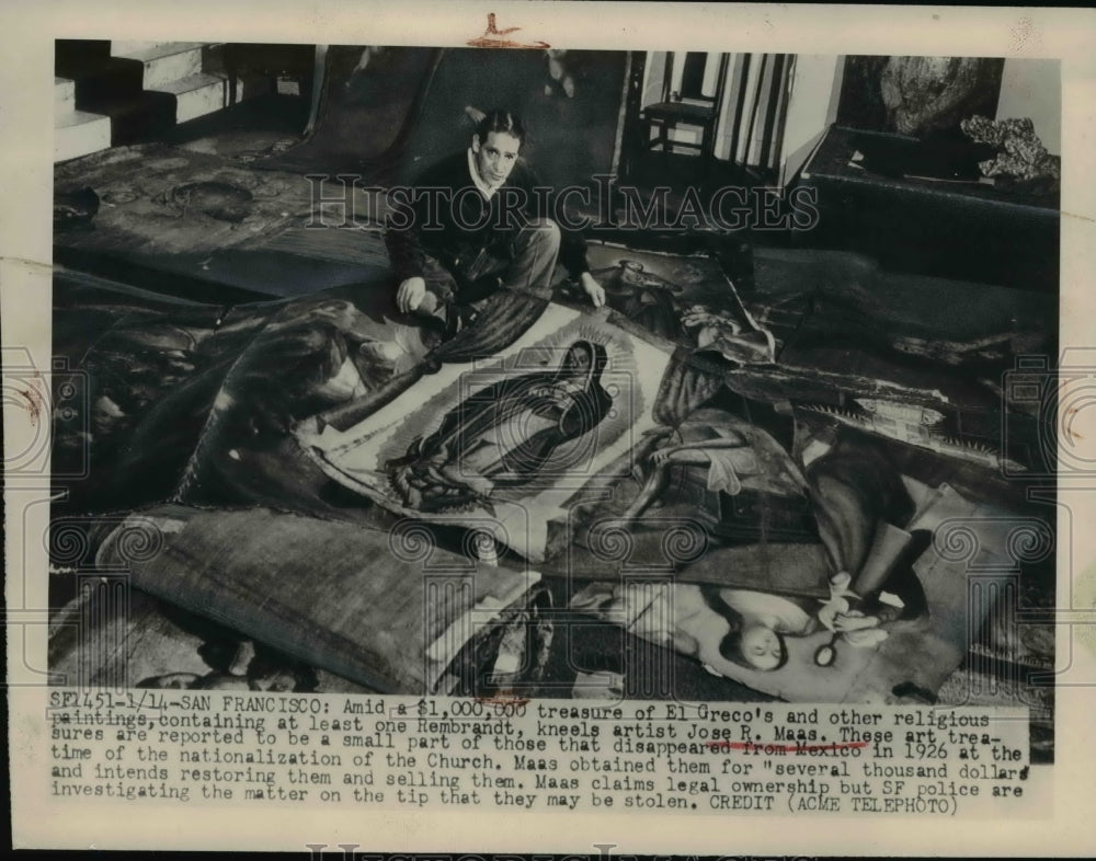 1949 Press Photo Artist Jose R. Maas kneels at $1,000,000 treasure of El Greco's