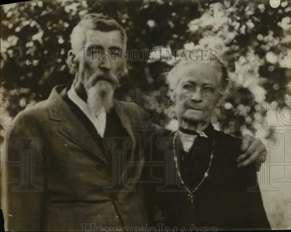 1926 Press Photo Mr. &amp; Mrs. Thomas Mann, of Sparta, Wisconsin