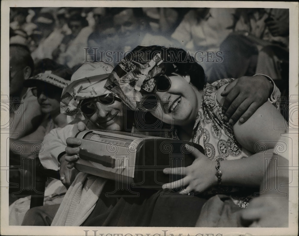 1950 Press Photo Danny Di Mato and Miss Louise De Marco tuning in a game