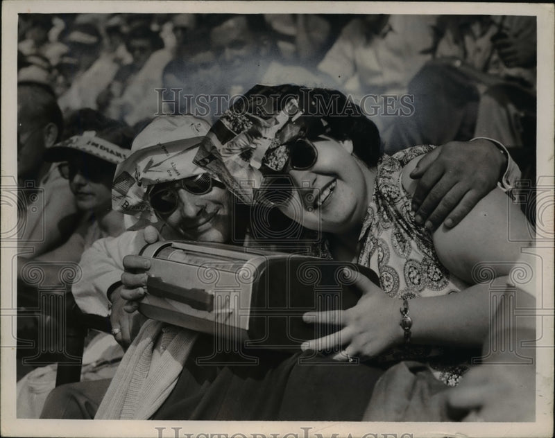 Load image into Gallery viewer, 1950 Press Photo Danny Di Mato and Miss Louise De Marco tuning in a game
