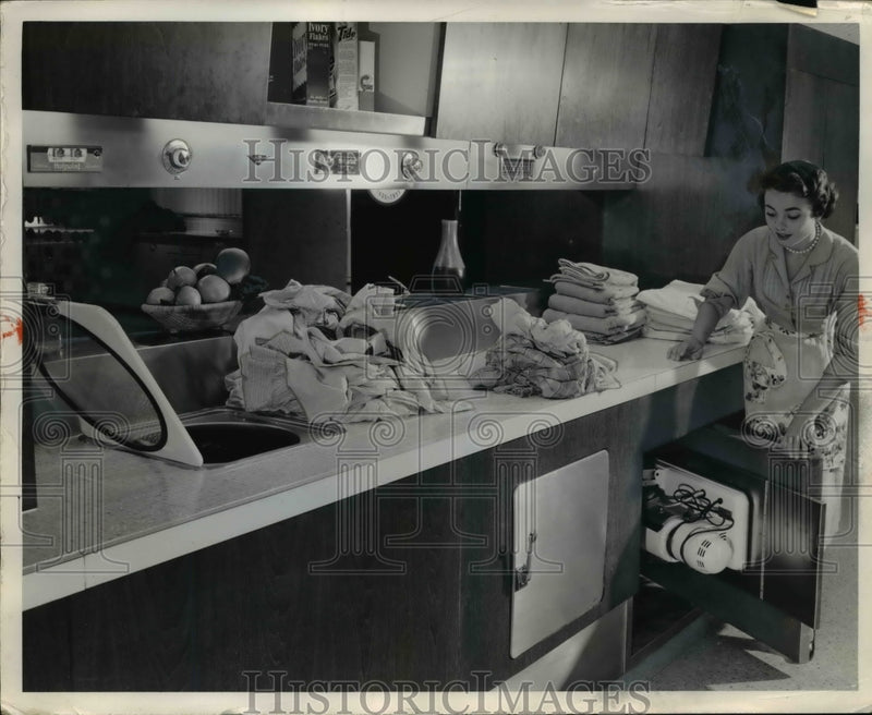 Load image into Gallery viewer, 1955 Press Photo Dream laundry turned into a reality
