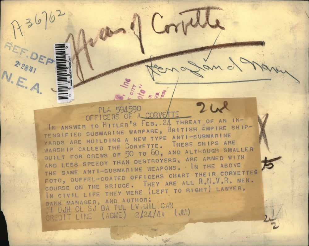 1941 Press Photo Duffel-coated officers known as the lawyer,bank manager, author